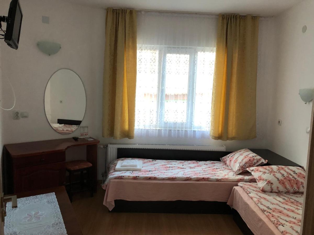 Family Hotel Panorama Сырница Экстерьер фото
