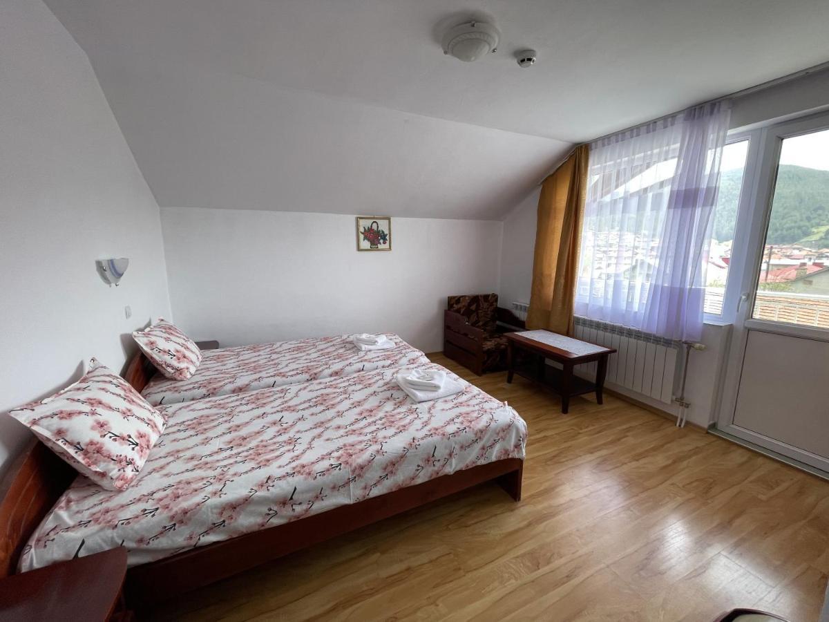 Family Hotel Panorama Сырница Экстерьер фото