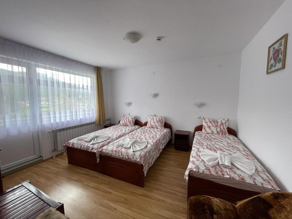 Family Hotel Panorama Сырница Экстерьер фото