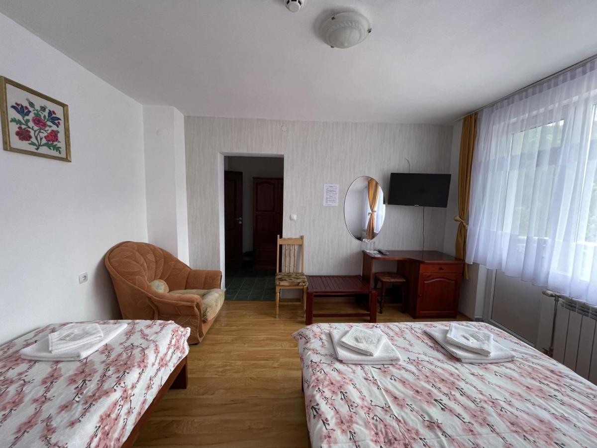 Family Hotel Panorama Сырница Экстерьер фото