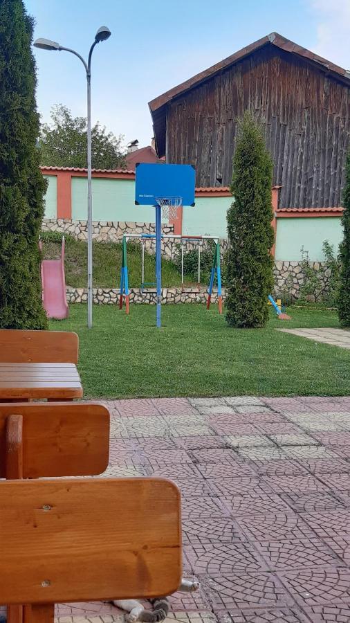 Family Hotel Panorama Сырница Экстерьер фото