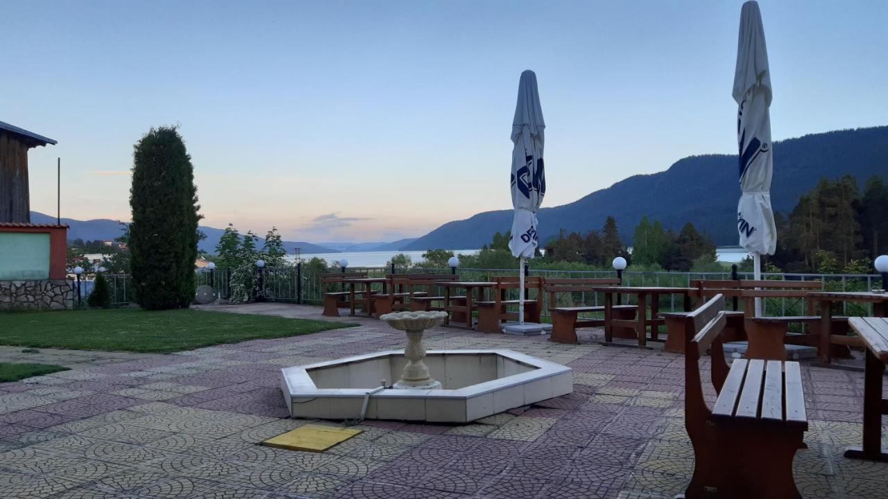 Family Hotel Panorama Сырница Экстерьер фото