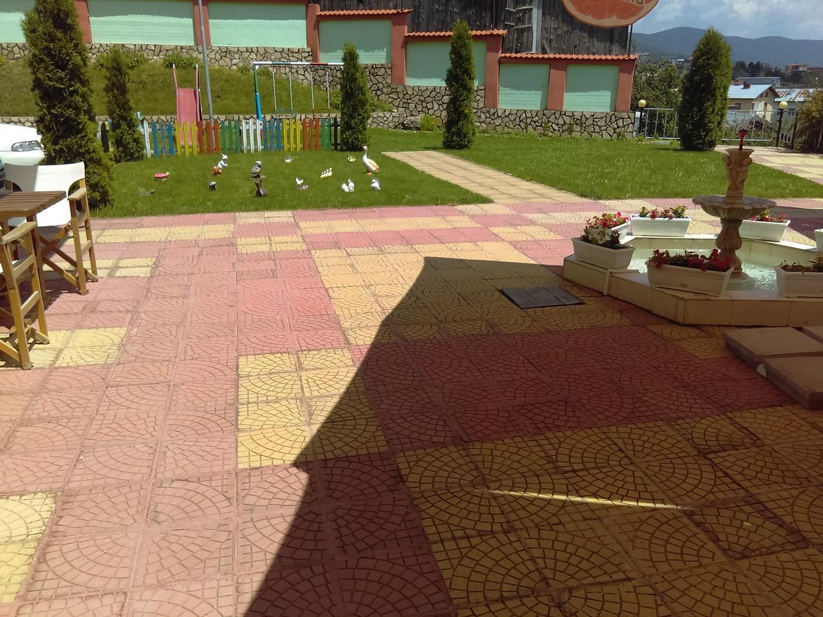 Family Hotel Panorama Сырница Экстерьер фото